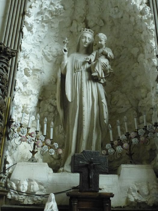 statue : Vierge à l'Enfant