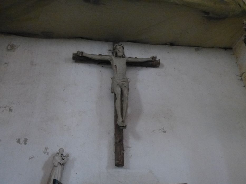 statue : Christ en croix - © Ministère de la Culture (France), Direction régionale des affaires culturelles de Bourgogne-Franche-Comté, tous droits réservés