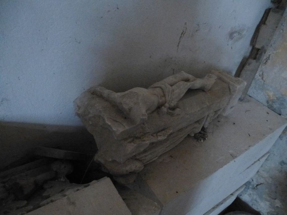 fragment de croix monumentale - © Ministère de la Culture (France), Direction régionale des affaires culturelles de Bourgogne-Franche-Comté, tous droits réservés