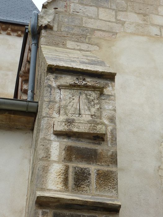 Eglise : Détail d'un cadran solaire