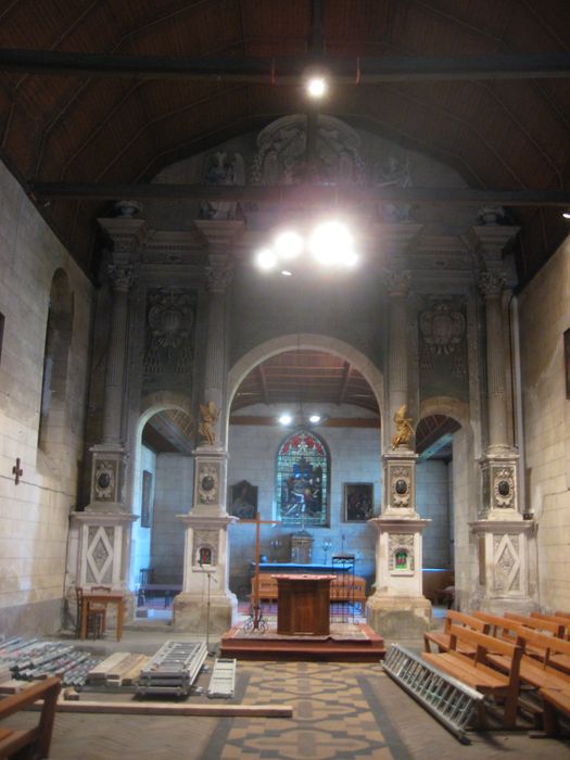 retable servant de jubé, bas-relief : Dieu le Père, statues : Anges musiciens, Vierge à l'Enfant, Saint Joseph - © Ministère de la Culture (France), Direction régionale des affaires culturelles de Bourgogne-Franche-Comté – Diffusion restreinte