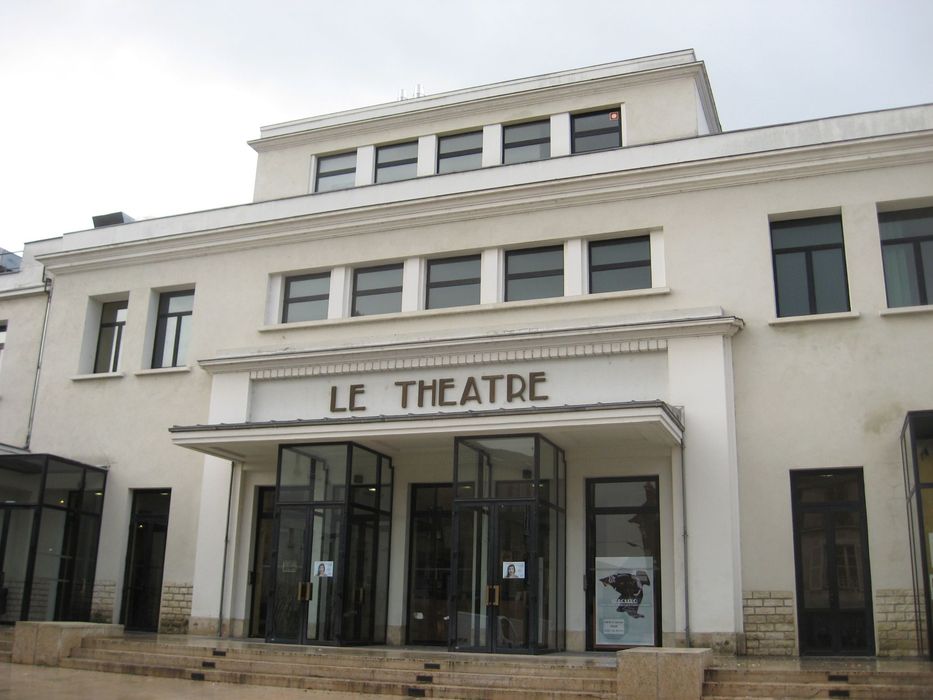 Théâtre municipal (ancienne Maison du Peuple) : Façade est, vue générale