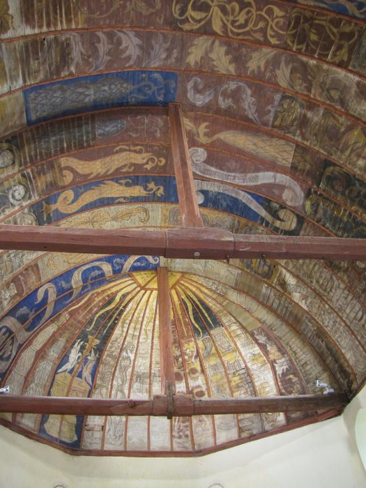 Chapelle Saint-Baudel : Nef, voûte lambrissée, peintures monumentales, vue partielle