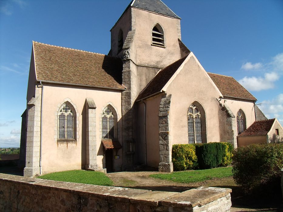 Eglise Saint-Léger : Façade latérale sud, vue générale