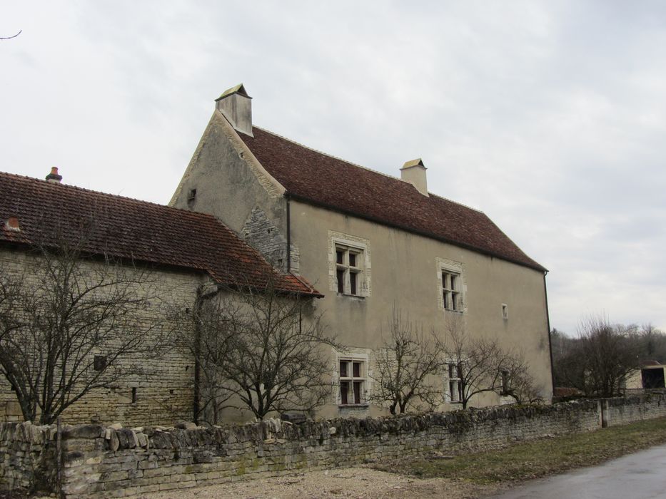 Maison sise à Saint-Vinnemer : Façade sud, vue générale