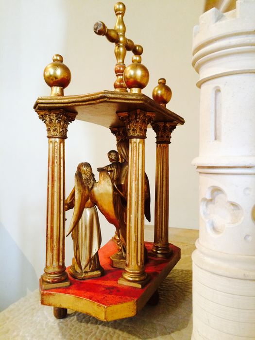 bâton de procession : Vierge à l'Enfant et deux anges, revers, vue générale - © Ministère de la Culture (France), Direction Régionale des Affaires Culturelles de Bourgogne-Franche-Comté – Tous droits réservés
