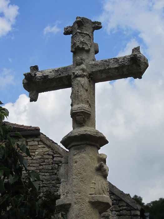 vue partielle de la croix