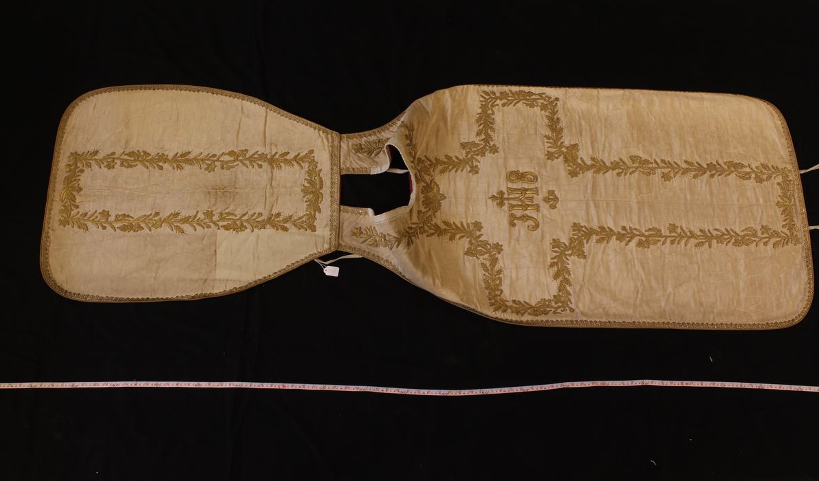 Chasuble violon - © Ministère de la Culture (France), Direction Régionale des Affaires Culturelles de Bourgogne-Franche-Comté – Tous droits réservés