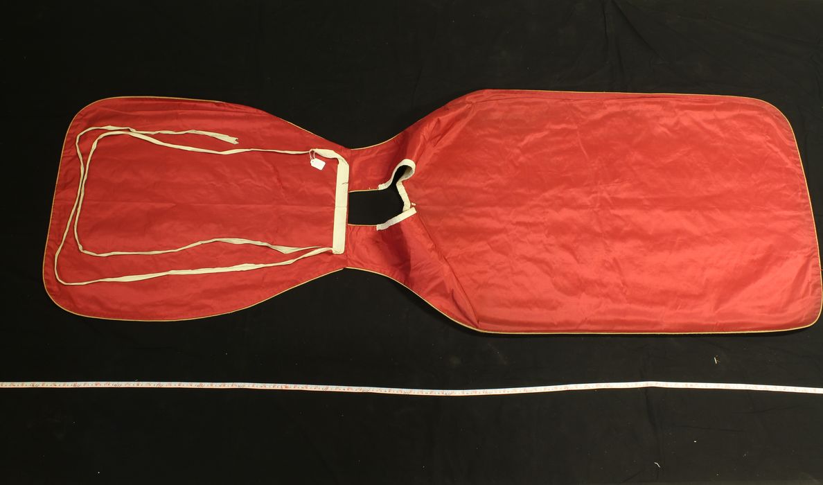 Chasuble violon - © Ministère de la Culture (France), Direction Régionale des Affaires Culturelles de Bourgogne-Franche-Comté – Tous droits réservés 