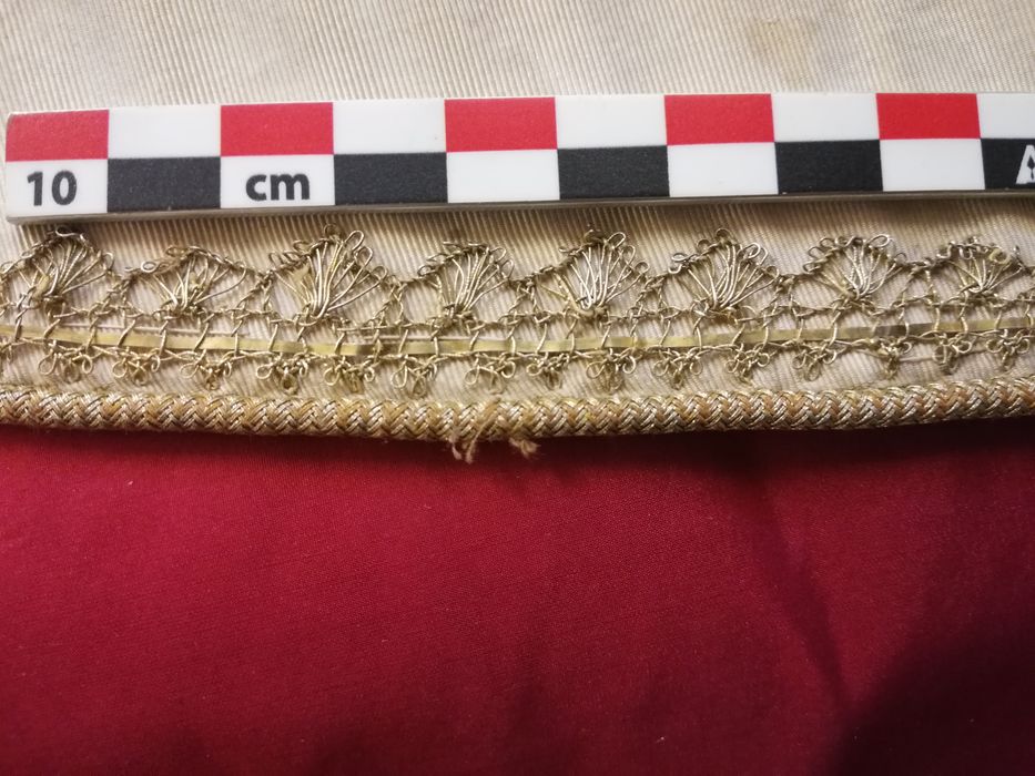 Chasuble violon - © Ministère de la Culture (France), Direction Régionale des Affaires Culturelles de Bourgogne-Franche-Comté – Tous droits réservés 