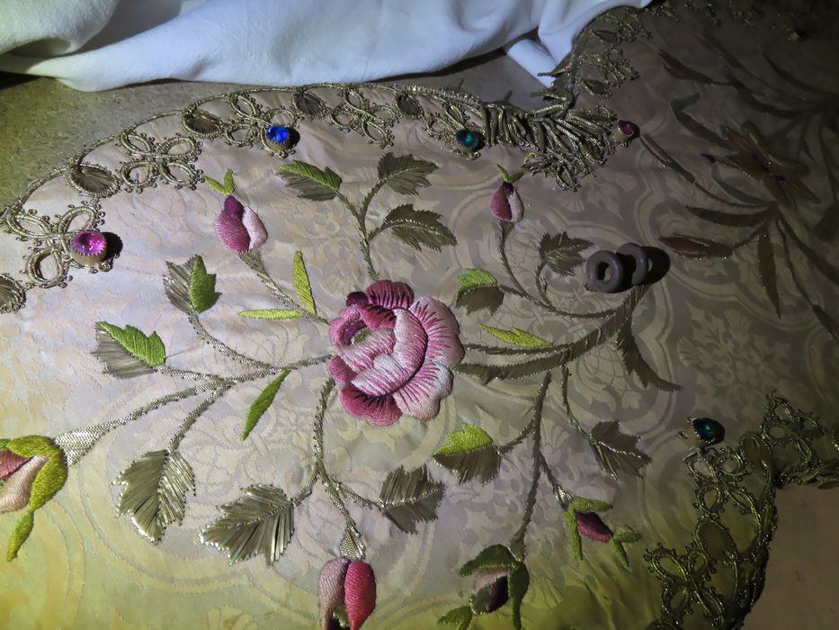 Elément d'exposition - Vue de détail : décor floral