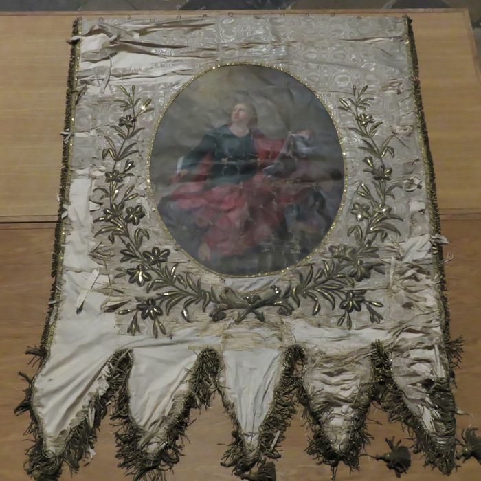 Bannière de procession : Immaculée Conception, saint Jean l'évangéliste - Vue générale face saint Jean l'Evangéliste