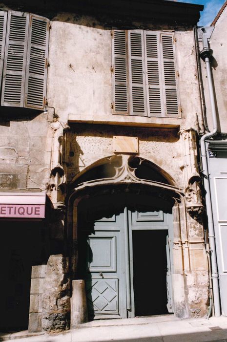 porche d’accès sur rue