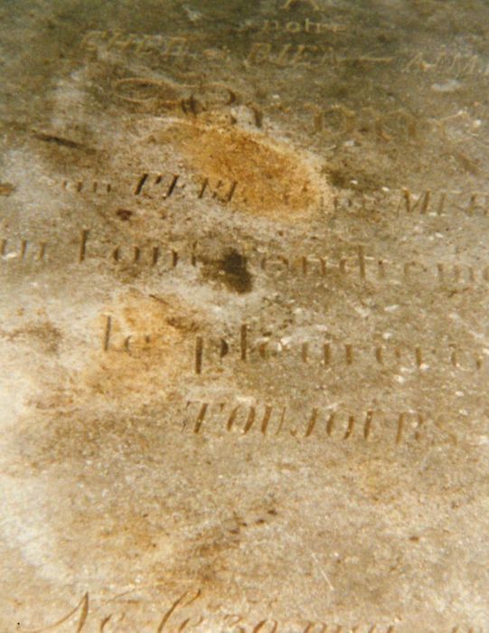 dalle funéraire de Maurice Bernardt, détail de l’inscription