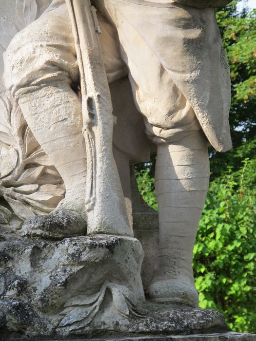 détail de la statue du poilu