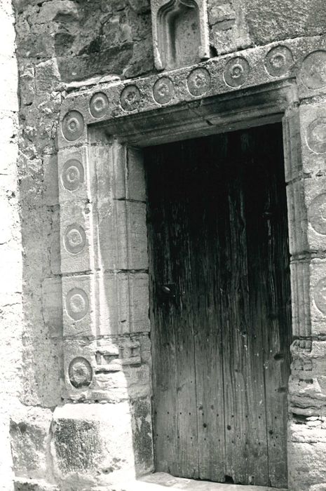 porte d’accès sur cour, vue générale