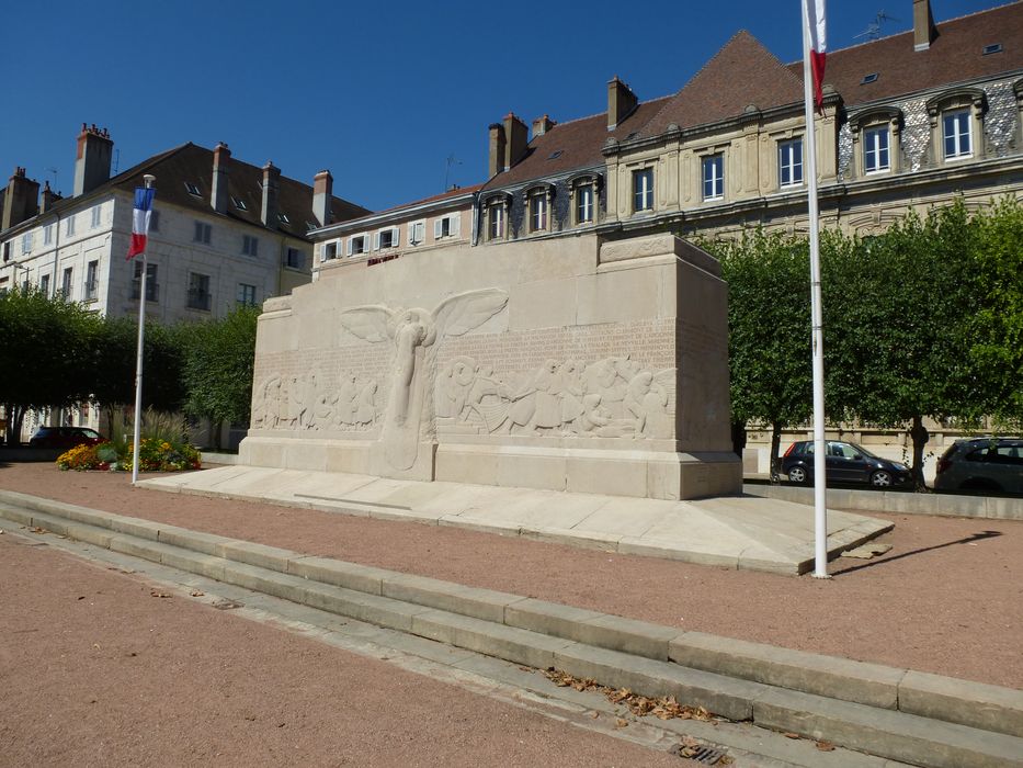 vue générale du monument dans son environnement