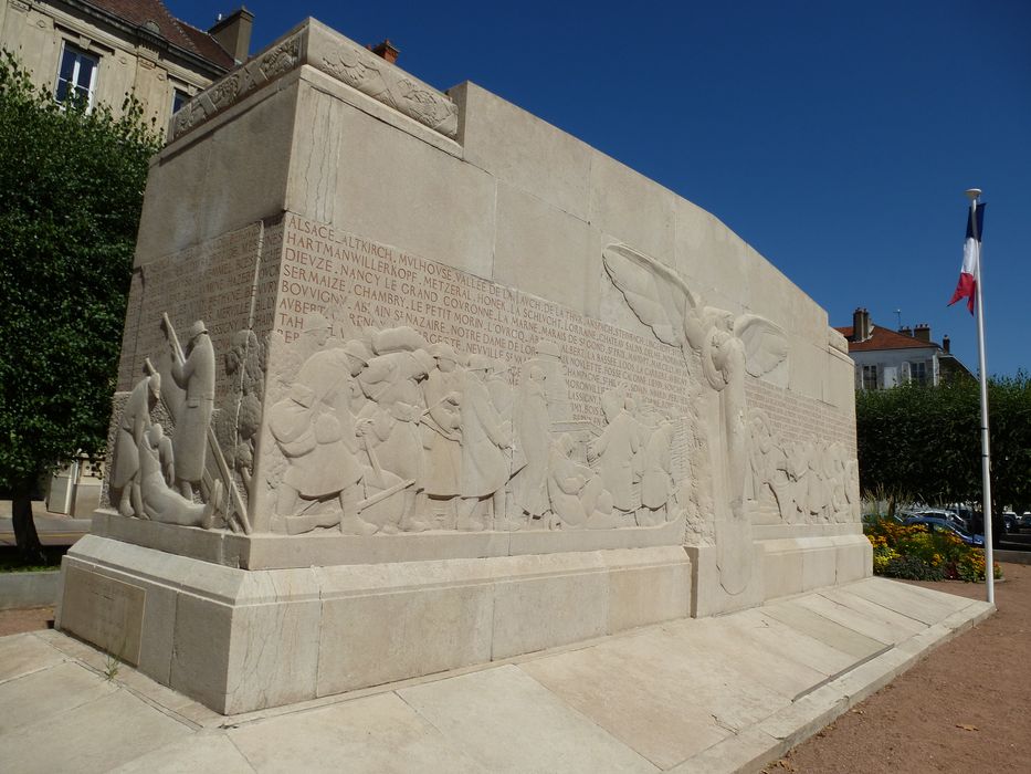 vue générale du monument dans son environnement