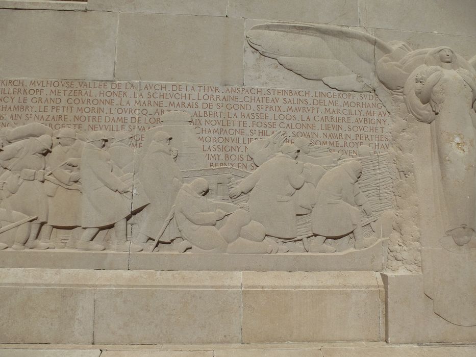 vue partielle des bas-reliefs