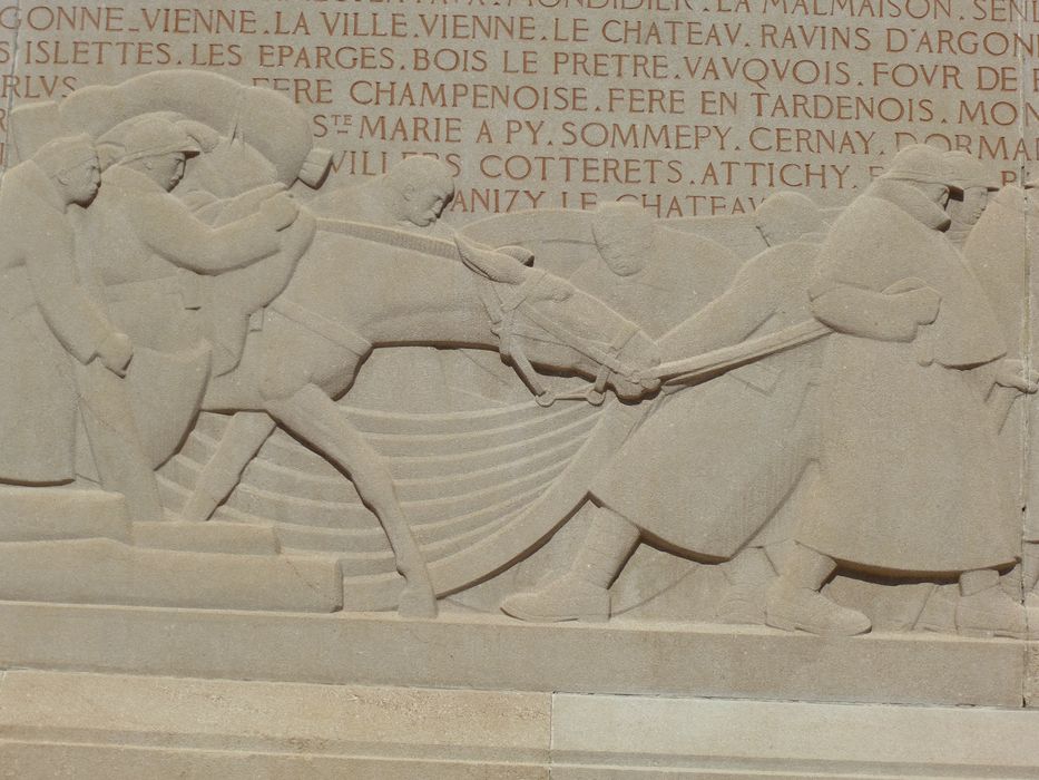 vue partielle des bas-reliefs