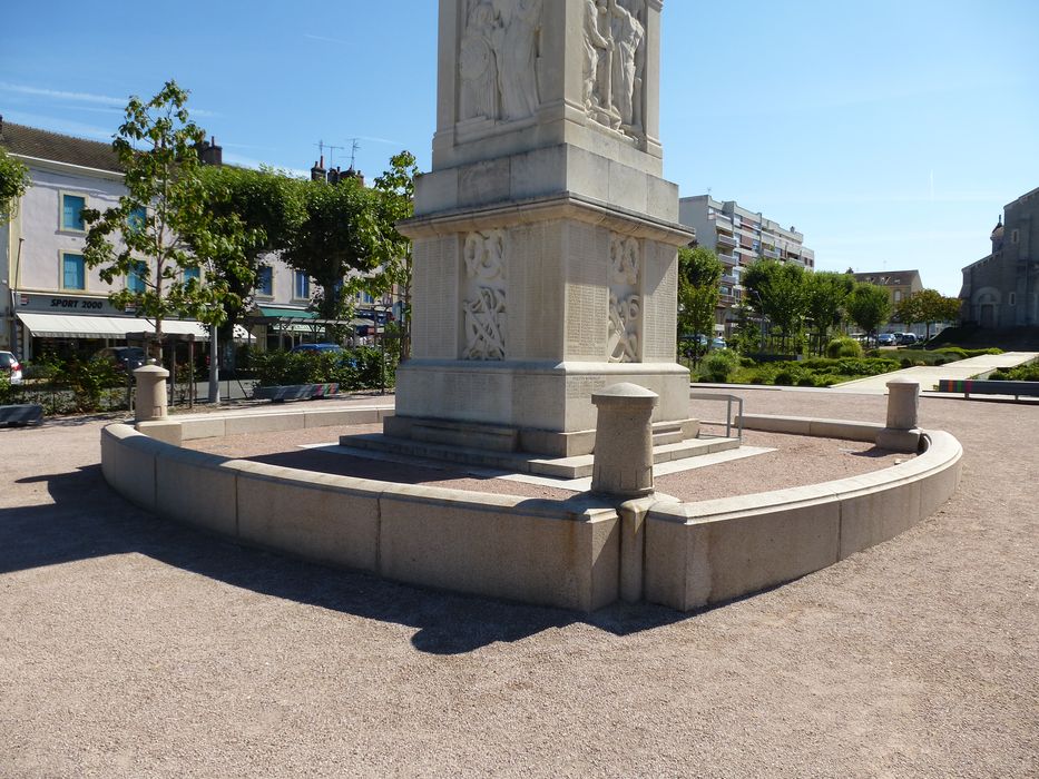 vue partielle du monument