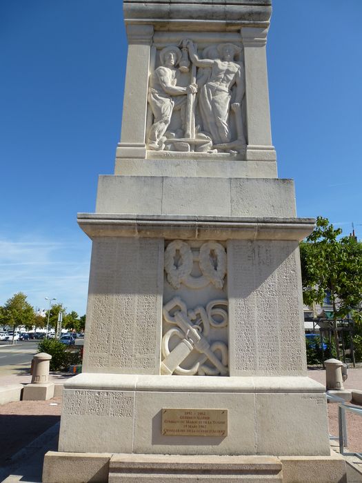 vue partielle du monument