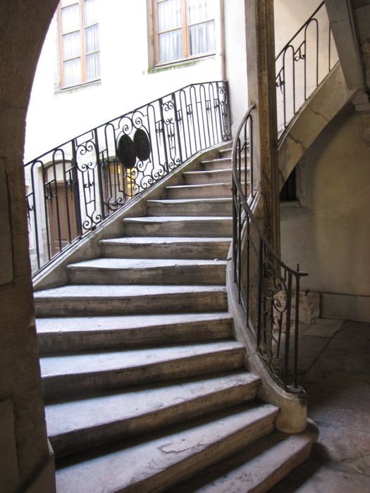 escalier monumental, vue partielle