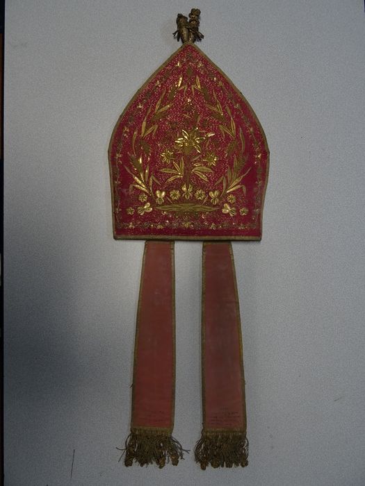 mitre de Monseigneur de Cosnac (Inv. Chartraire n°125) - © Ministère de la Culture (France), Direction Régionale des Affaires Culturelles de Bourgogne-Franche-Comté – Tous droits réservés