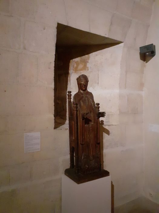 statue : Vierge à l'Enfant assise - © Ministère de la Culture (France), Direction régionale des affaires culturelles de Bourgogne-Franche-Comté – Diffusion restreinte