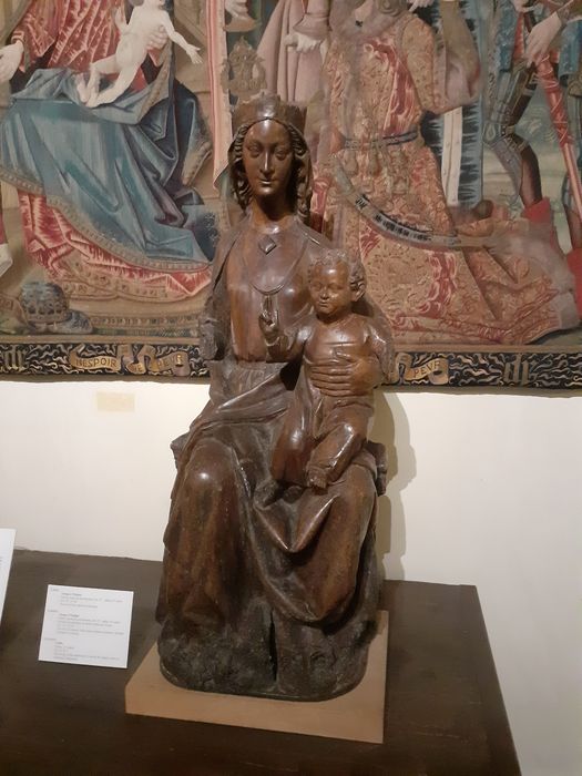 statue : Vierge à l'Enfant assise - © Ministère de la Culture (France), Direction régionale des affaires culturelles de Bourgogne-Franche-Comté – Diffusion restreinte