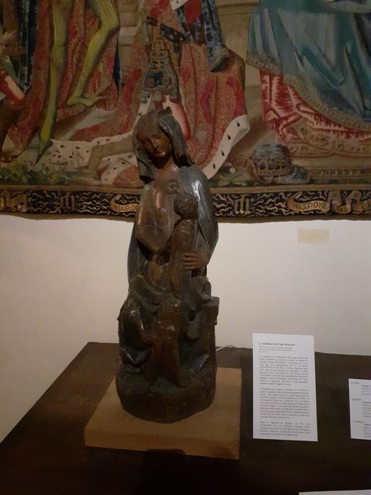 statue : Vierge à l'Enfant assise - © Ministère de la Culture (France), Direction régionale des affaires culturelles de Bourgogne-Franche-Comté – Diffusion restreinte