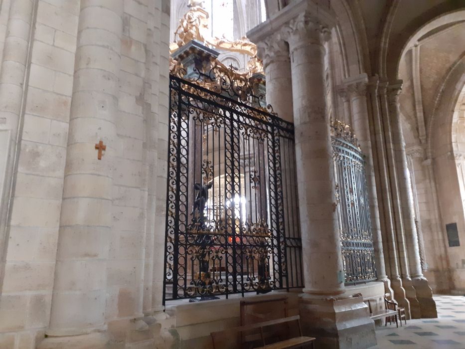 grilles de la clôture du choeur de la cathédrale