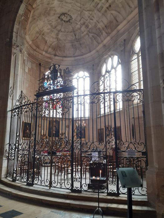 clôture de la chapelle du Sacré-Coeur - © Ministère de la Culture (France), Direction régionale des affaires culturelles de Bourgogne-Franche-Comté – Diffusion restreinte