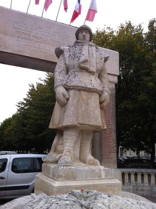 statue du poilu, vue générale