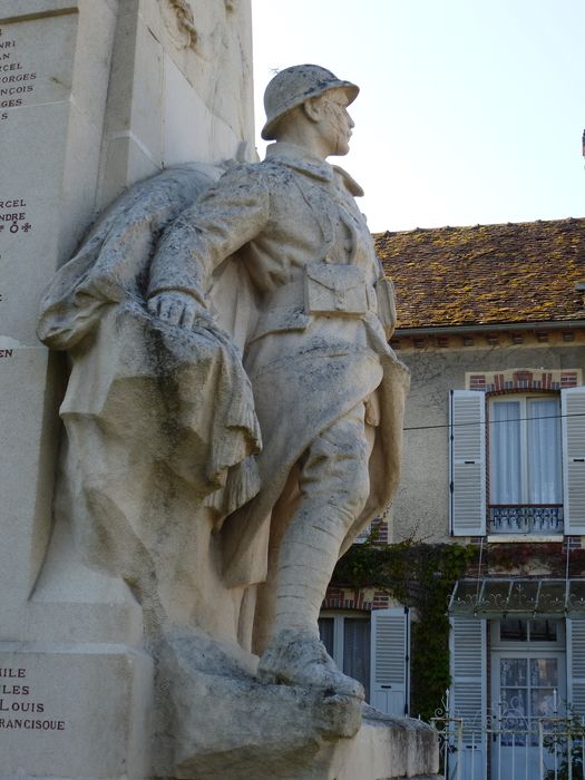 statue du poilu, vue générale