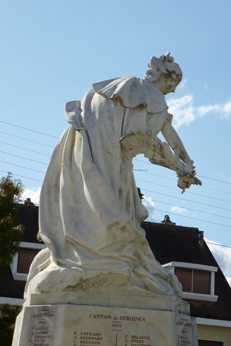 vue partielle du monument