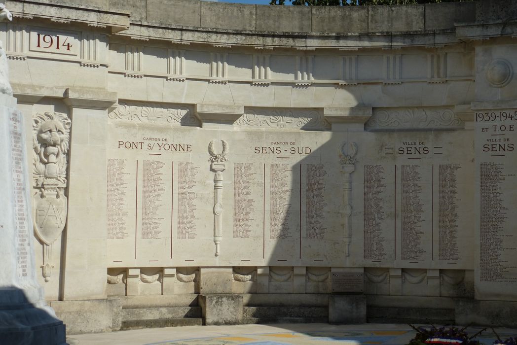 vue partielle du monument