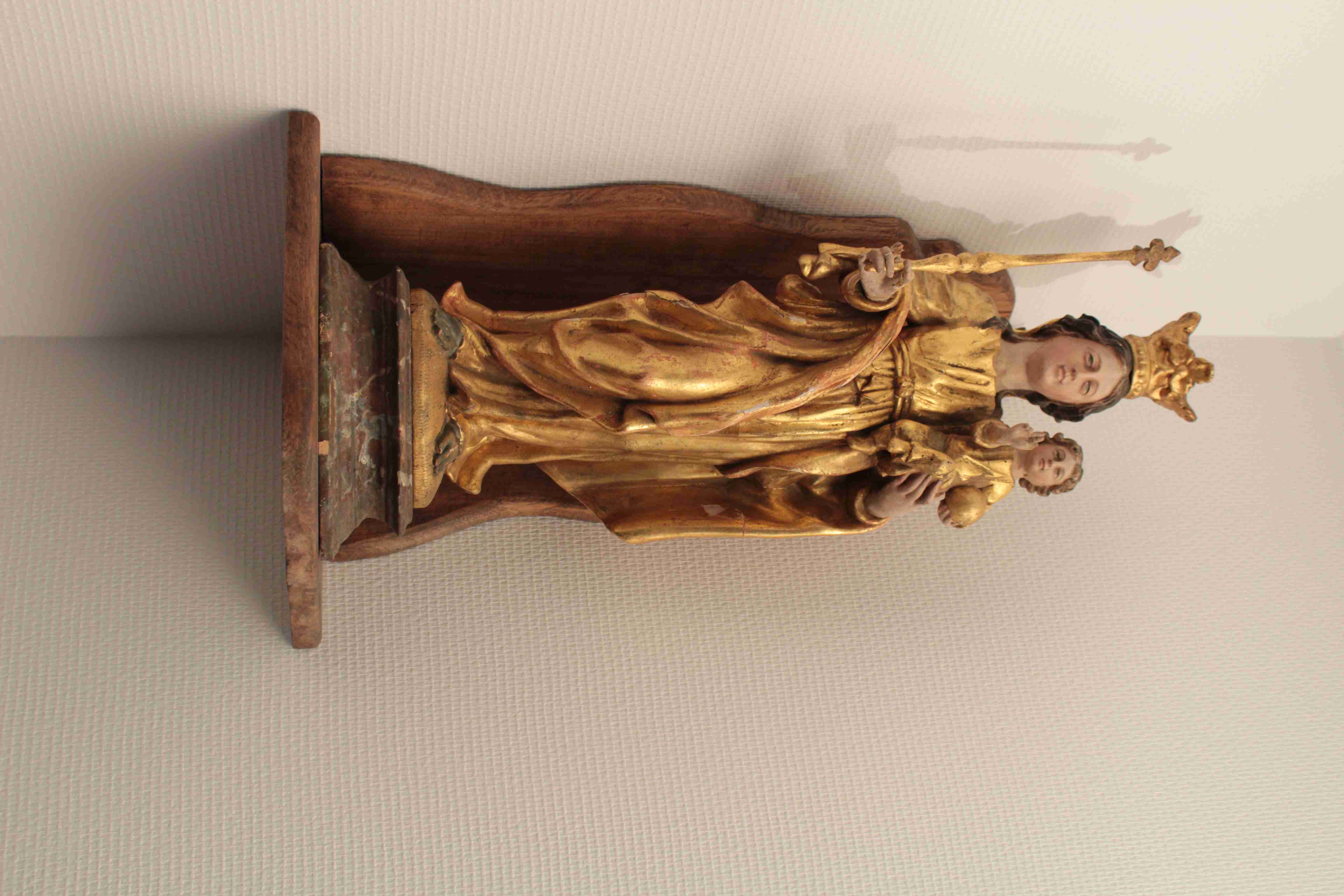 statue : Vierge à l'Enfant, vue générale de face - © Ministère de la Culture (France), Direction Régionale des Affaires Culturelles de Bourgogne-Franche-Comté – Tous droits réservés