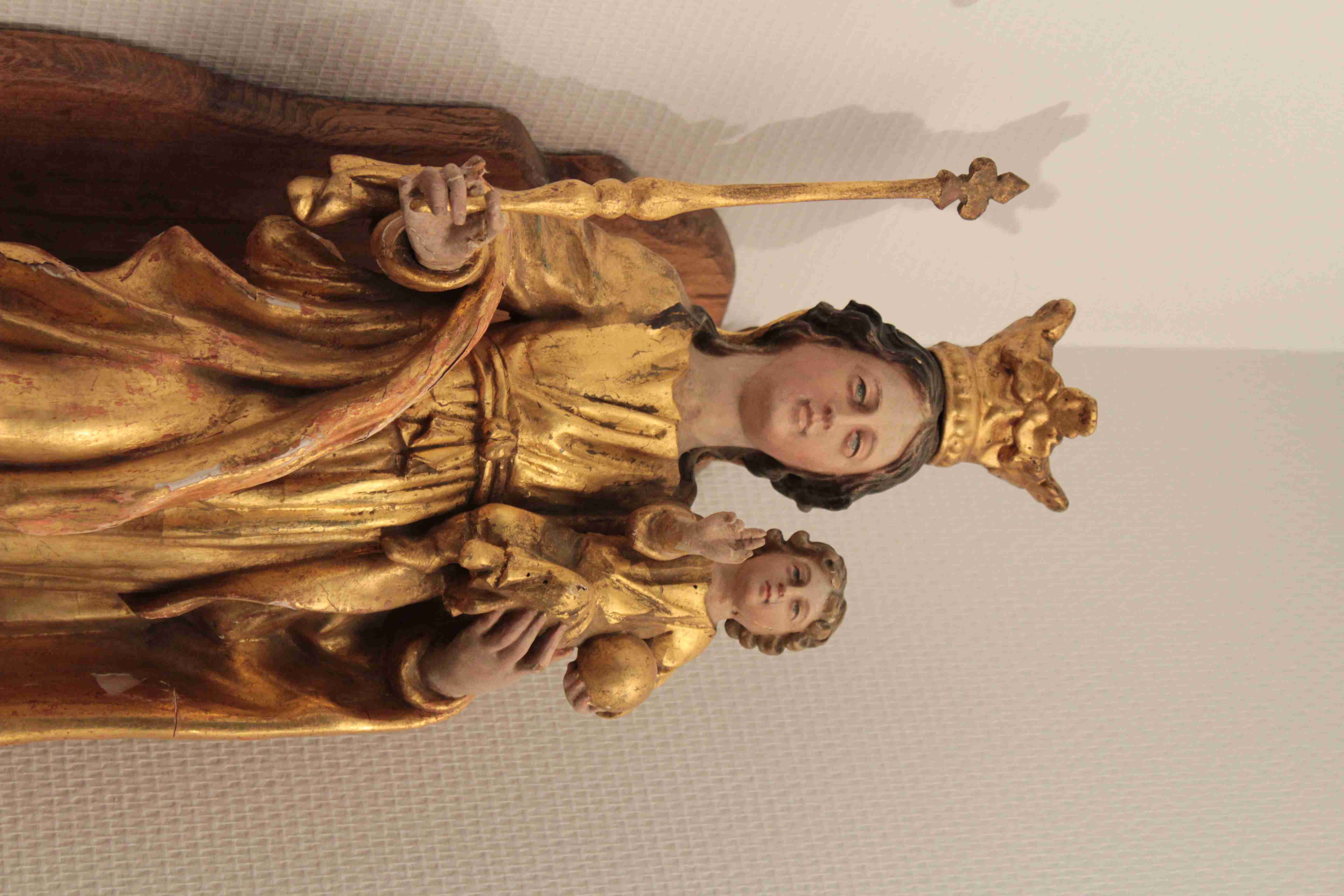 statue : Vierge à l'Enfant, partie supérieure - © Ministère de la Culture (France), Direction Régionale des Affaires Culturelles de Bourgogne-Franche-Comté – Tous droits réservés