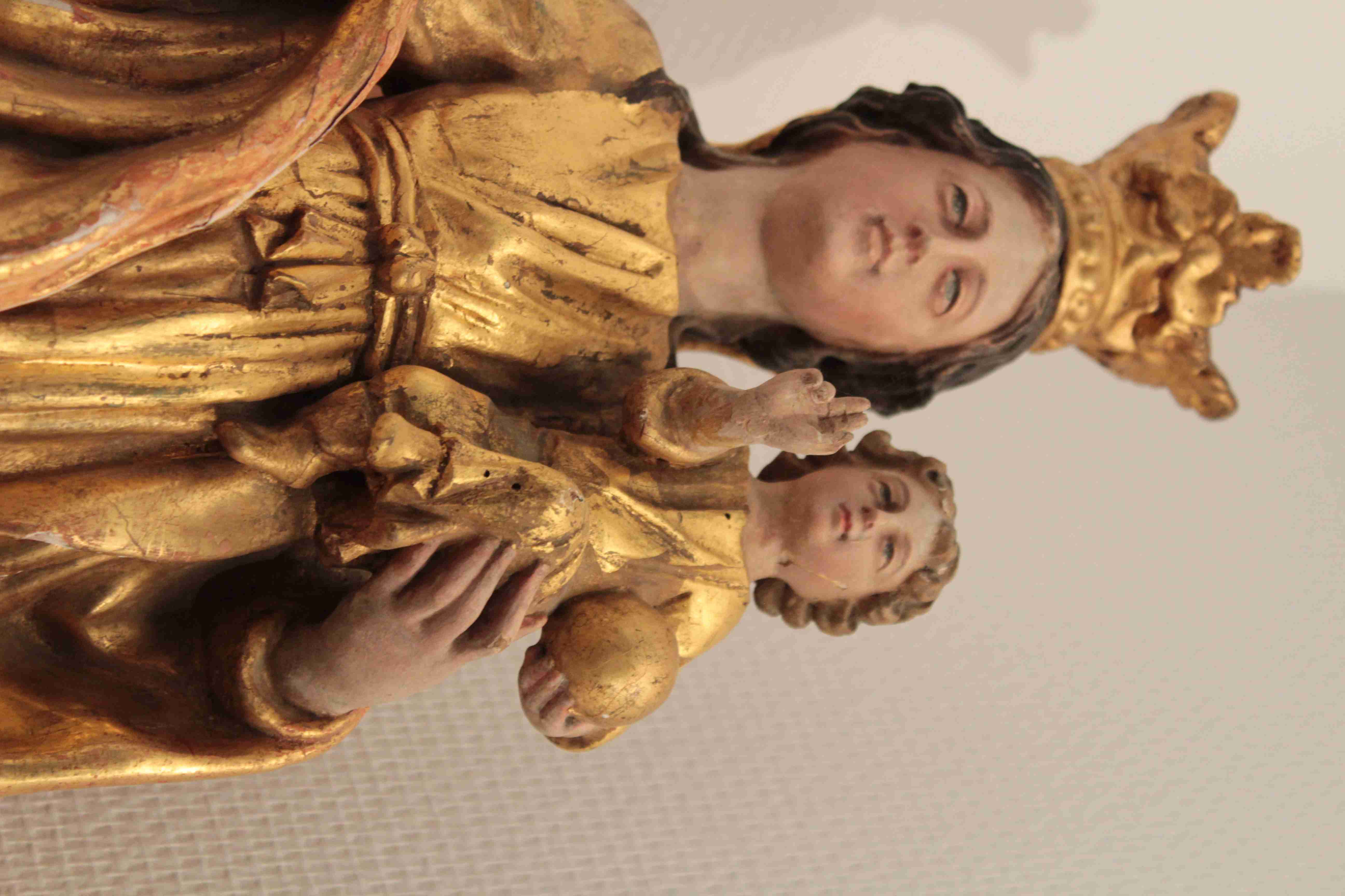 statue : Vierge à l'Enfant, détail - © Ministère de la Culture (France), Direction Régionale des Affaires Culturelles de Bourgogne-Franche-Comté – Tous droits réservés