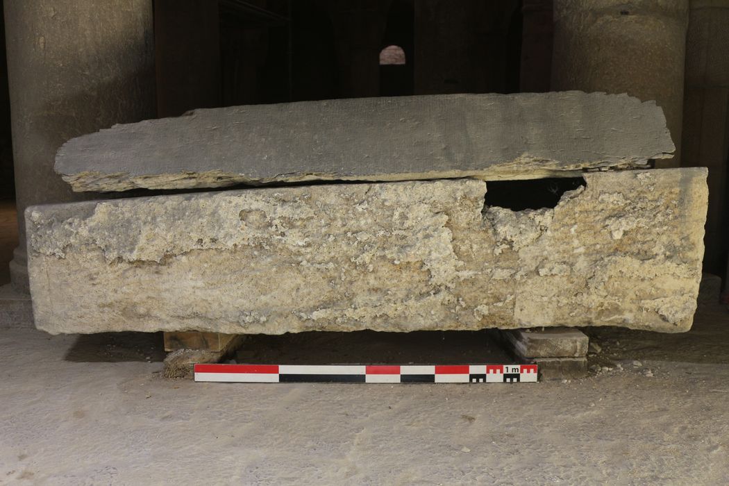 cuve et couvercle de sarcophage