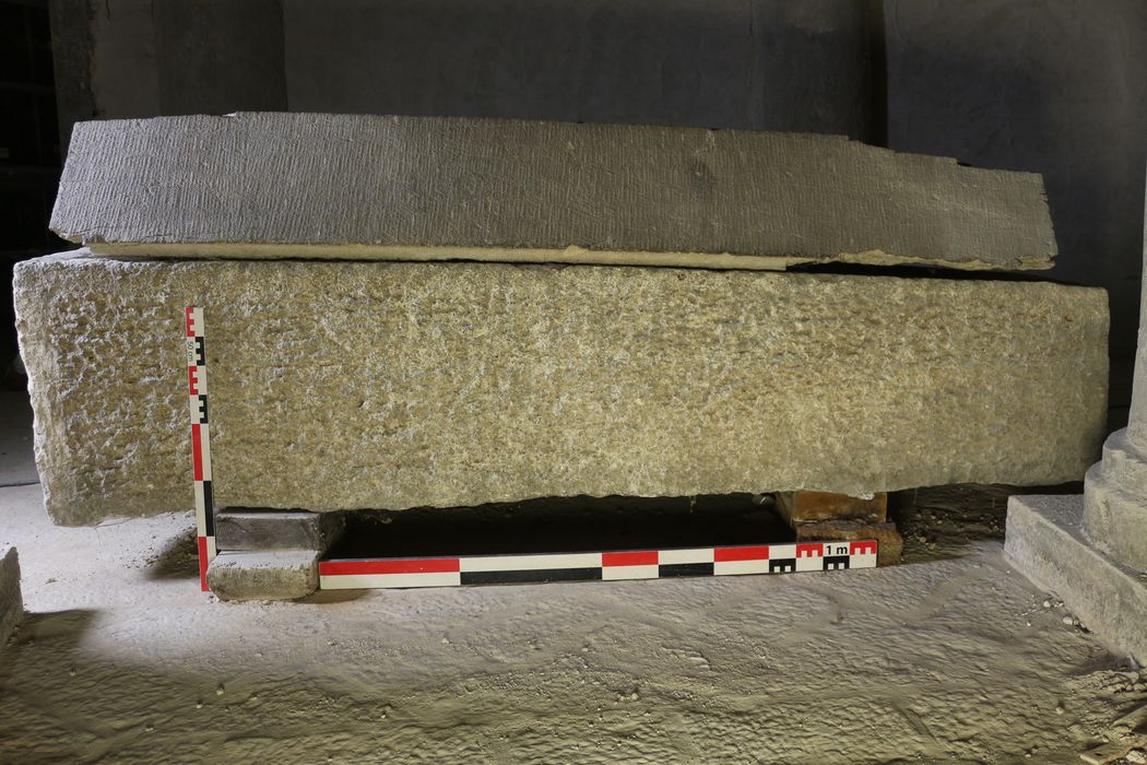 cuve et couvercle de sarcophage