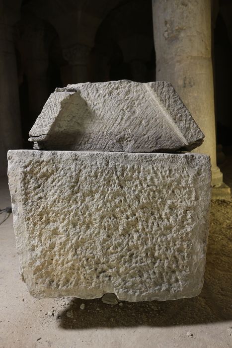 cuve et couvercle de sarcophage