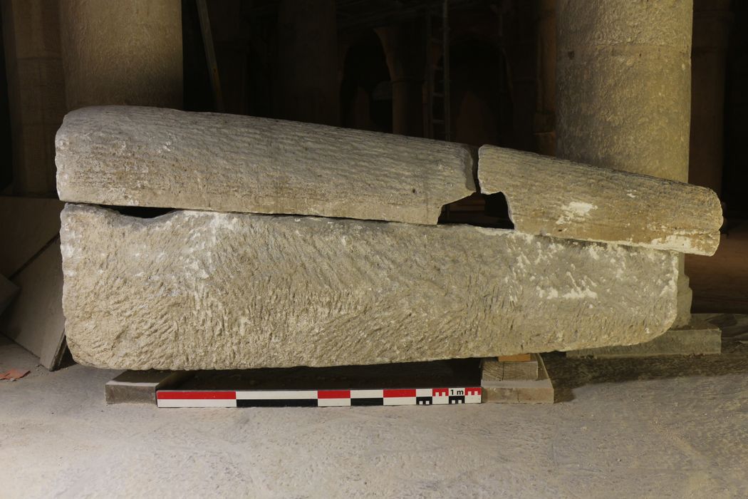 cuve et couvercle de sarcophage