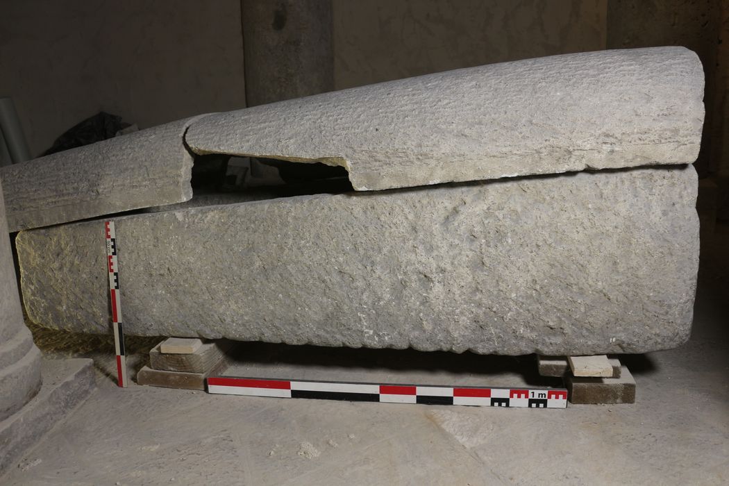 cuve et couvercle de sarcophage