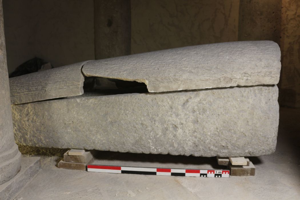 cuve et couvercle de sarcophage