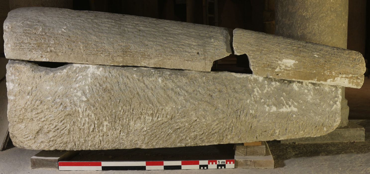 cuve et couvercle de sarcophage