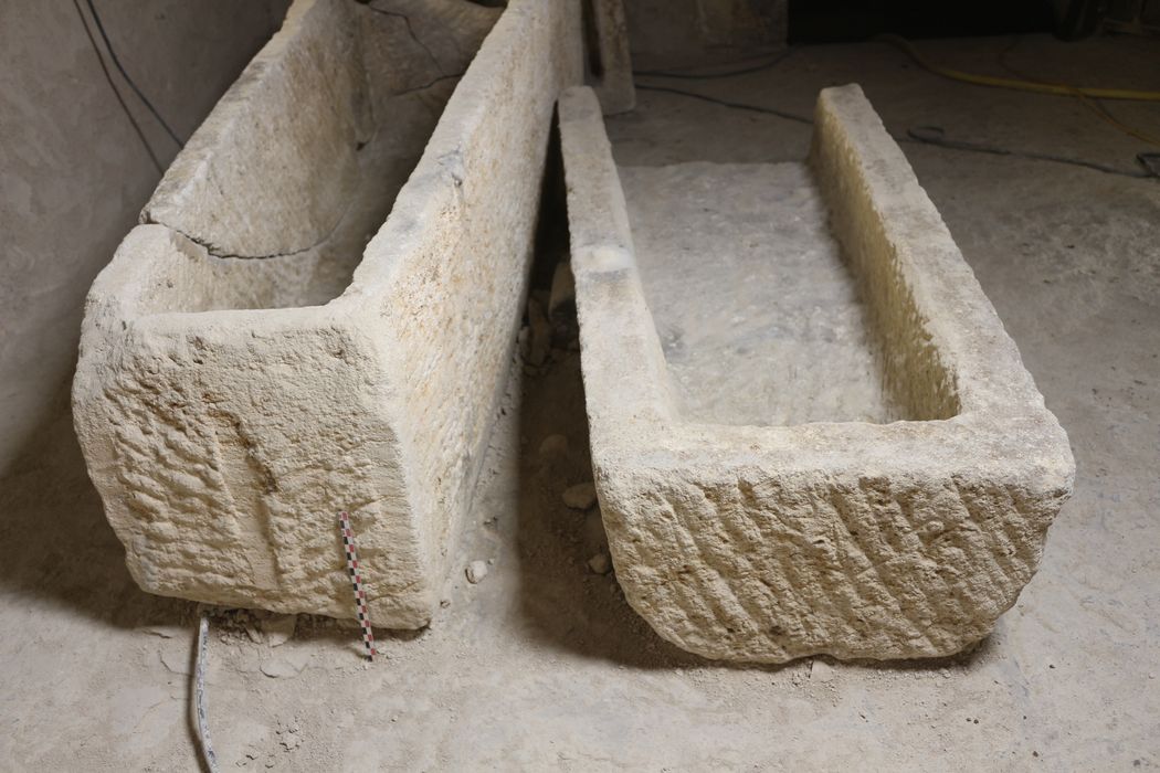 cuve et couvercle de sarcophage