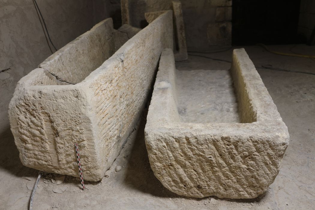 cuve et couvercle de sarcophage