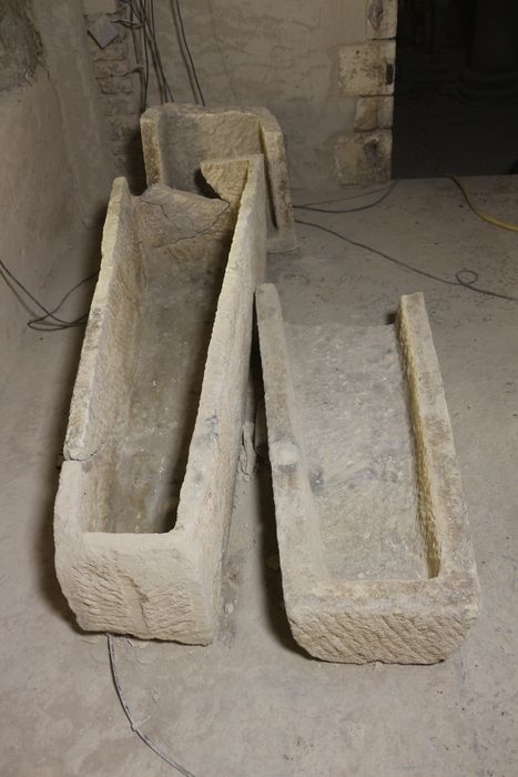 cuve et couvercle de sarcophage